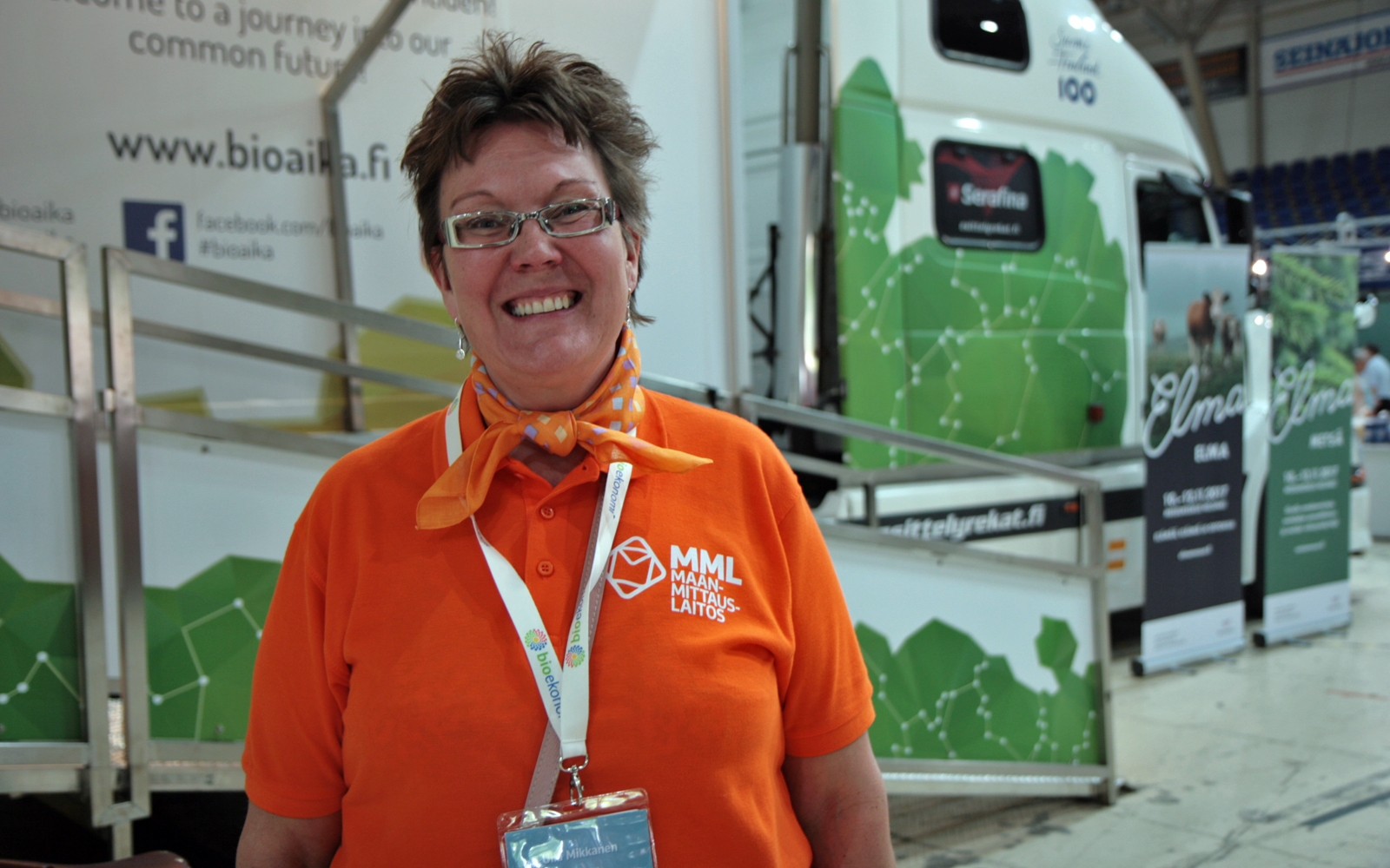 "The lorry shows the great power of co-operation. Different perspectives of bioeconomy have been brought out clearly and in a new way,” says Ulla Mikkonen, who popped in to see the Bio Era exhibition while working at the neighbouring stand of the National Land Survey of Finland. Photo: Anna Kauppi