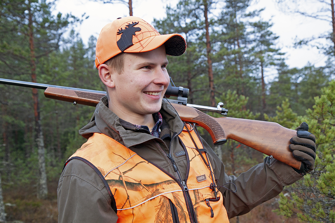 "Younger hunters prefer game birds to elk," says Perttu Valonen, who keeps in touch with other young hunters over a WhatsApp group. According to the Finnish Wildlife Agency, the average age of elk-hunters is over 50 years. Photo: Anna Kauppi