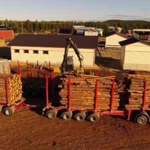 Ketosen kuljetuksen 104-tonninen puutavara-auto. Kuva: Metsähallitus