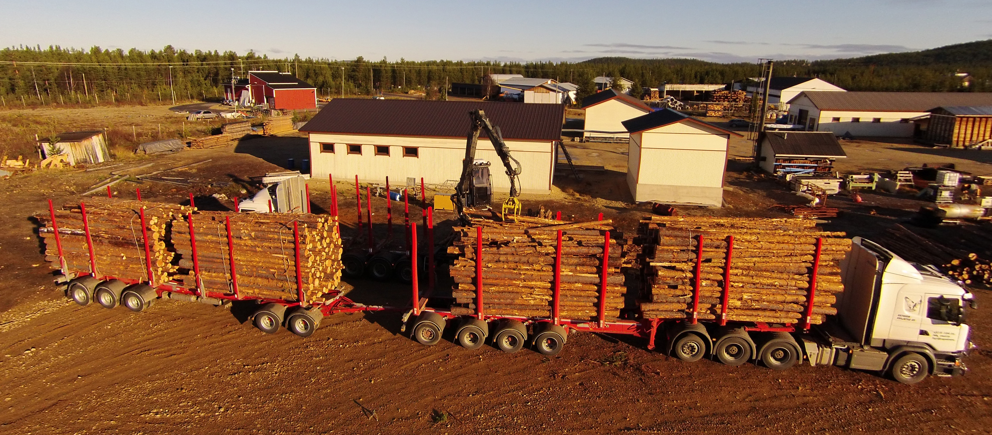 Ketosen kuljetuksen 104-tonninen puutavara-auto. Kuva: Metsähallitus