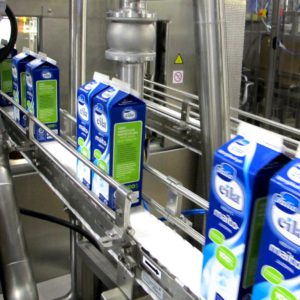 Suomen FSC tiedotti helmikuussa, että Valio tuo markkinoille ensimmäisenä maailmassa täysin uusiutuvan FSC-merkityn maitopakkauksen. Kyseessä on kokeilu, jossa Valion Eila-maitojuomapakkauksen pinnoitekin on valmistettu uusiutuvasta raaka-aineesta. Ruotsalaiselta Tetra Pakilta tulevan pakkauskartongin kartonkiosa todellakin on FSC-sertifioitua kuitua. Valion mukaan pakkausta ei kuitenkaan aiota merkitä FSC:llä, koska tietoisuus FSC:stä on Suomessa heikkoa ja kuluttajat pitävät muutenkin pohjoismaissa tuotettua vastuullisesti tuotettuna. Kuva: Valio