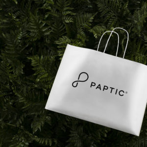 The Paptic bag is durable and can be used several times. It outperforms the ordinary paper bag in tear strength, for example. Photo: Paptic