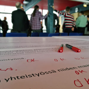 A positive spirit prevailed during Metsähallitus' natural resource planning in Oulu. Stakeholders are able to comment on guidelines included in the plan, down to the precise wording. Photo: Anna Kauppi