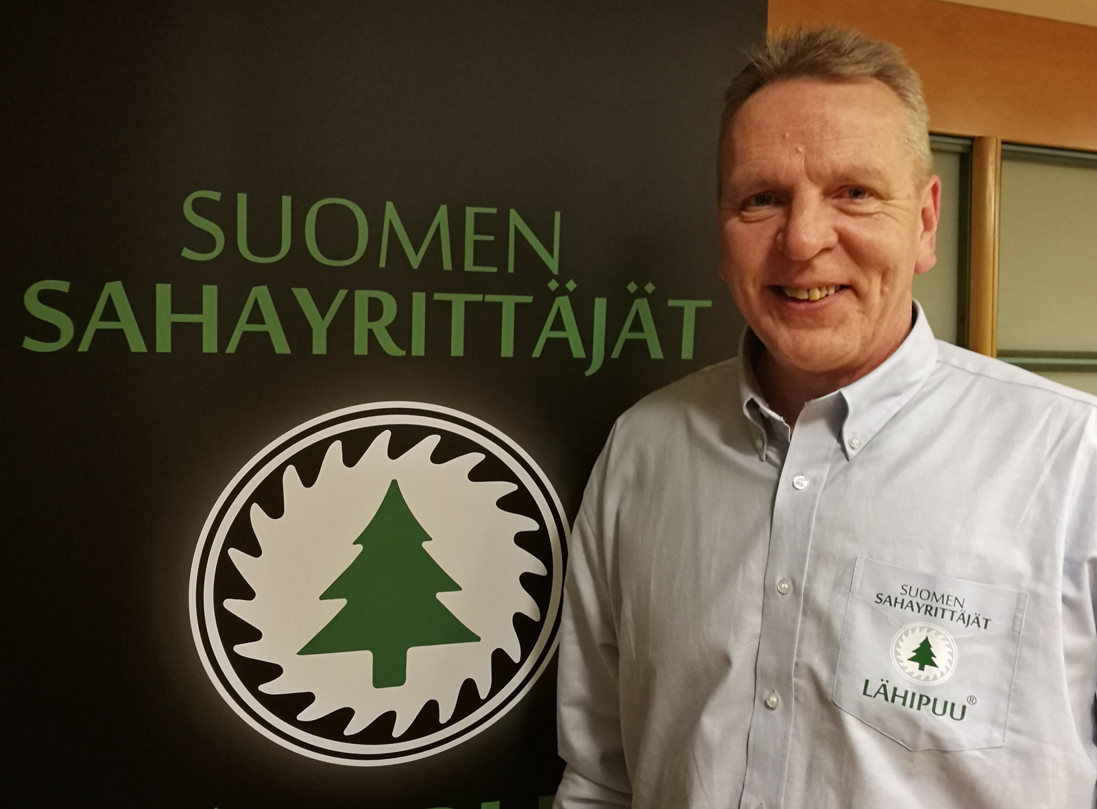 ”Me haluamme lähteä ratkaisemaan puunkäyttöä samalta viivalta asiakkaan kanssa”, Suomen Sahayrittäjien Timo Ripatti toteaa piensahan eduista. Kuva: Anna Kauppi