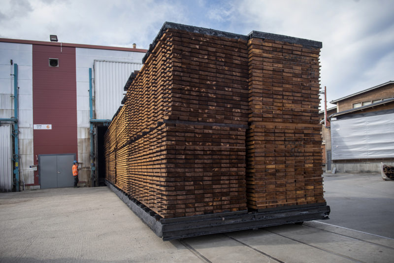 The timber is processed in sizeable batches of 50–100 cubic metres. Image: Lunawood