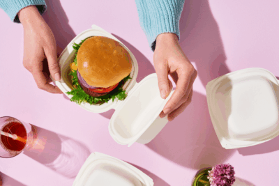 Muoto Twin -pakkausten rakenne on monikerroksinen, kevyt ja tukeva. Ne soveltuvat esimerkiksi take away -pakkauksiin ja kertakäyttöastioiksi.