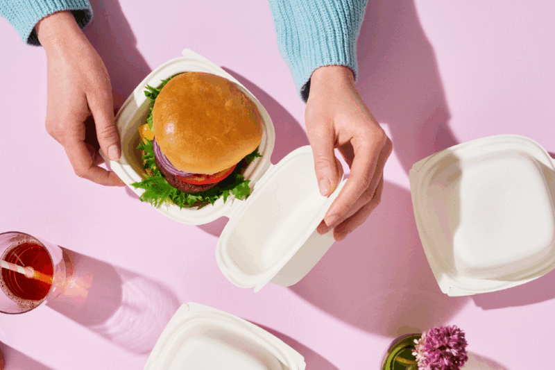 Muoto Twin -pakkausten rakenne on monikerroksinen, kevyt ja tukeva. Ne soveltuvat esimerkiksi take away -pakkauksiin ja kertakäyttöastioiksi.