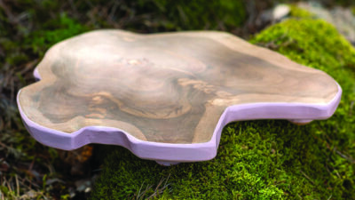 Matkapuhelimelle suunniteltu Levonpuu ei ole suunnittelijansa Sirpa Levonperän mukaan pelkkä designesine vaan arjen rituaali.