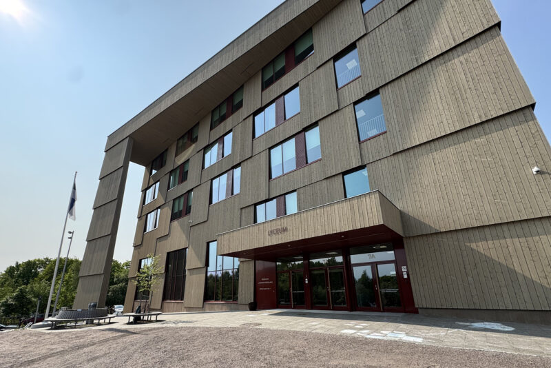 Helsingin luonnontiedelukio Kumpulanmäellä. Kuva: Riikka Lamminen
