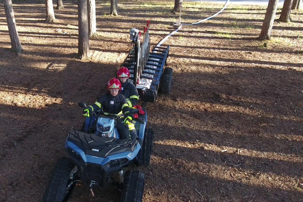 The system is based on a new method in which the extinguishing and containment line for wildfires is constructed completely automatically using a trailer pulled by an off-road vehicle. Photo: Marko Hassinen