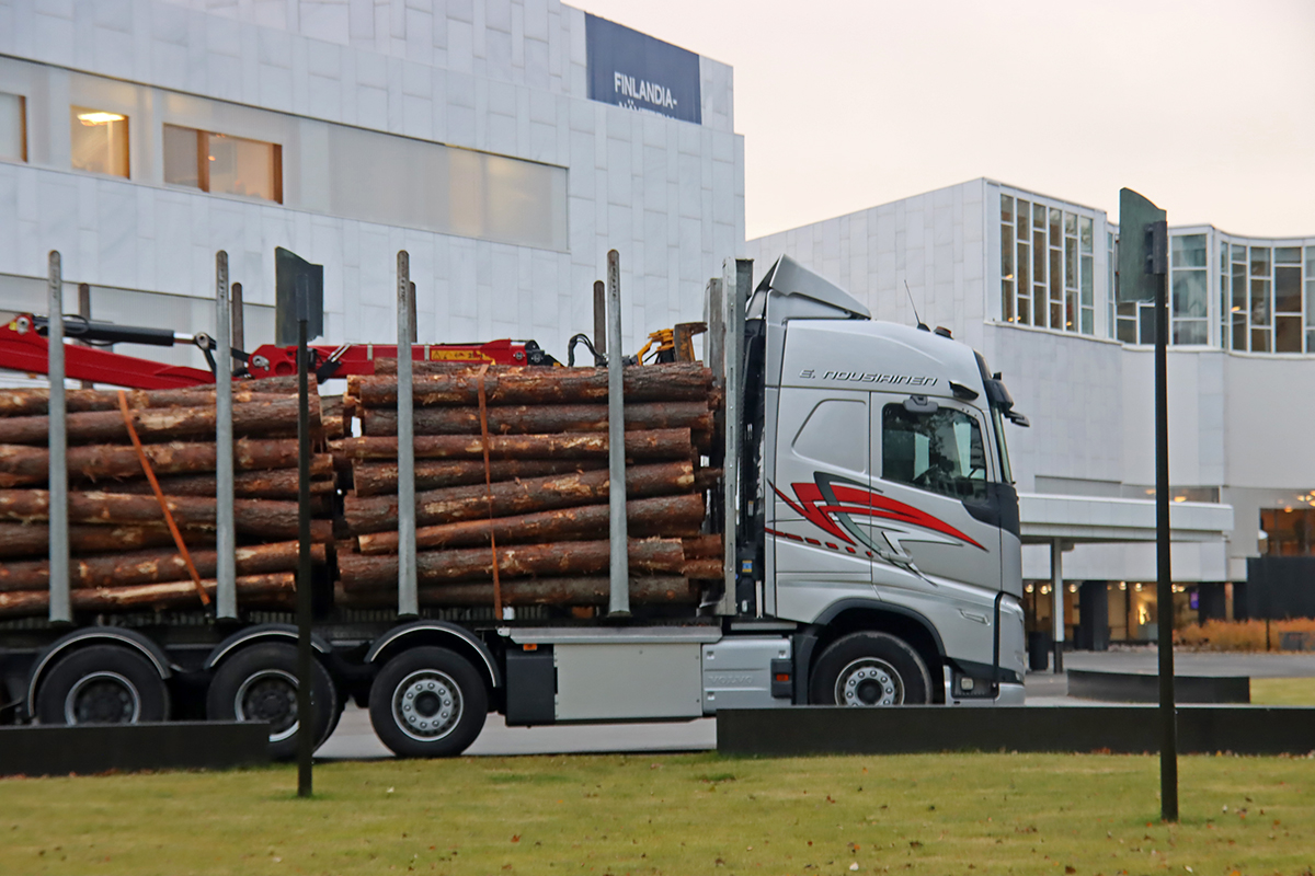 Biogas truck in front of the Finlandia Hall. Image: Anna Kauppi
