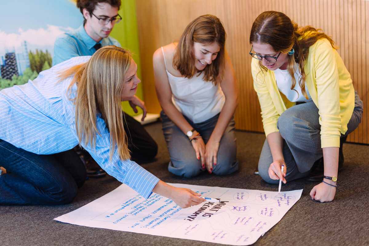 EU Biotalouslähettilas-ohjelman nuoria. Kuva: EU-komission tutkimus ja innovaatio -osasto.