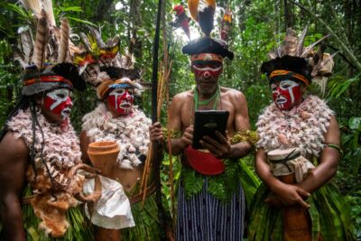Collecting forest data in Papua New Guinea. Photo: FAO