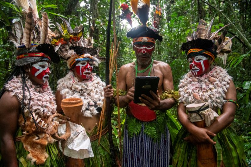Collecting forest data in Papua New Guinea. Photo: FAO